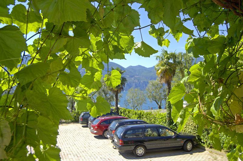 Residence Rosemary Brenzone sul Garda Esterno foto