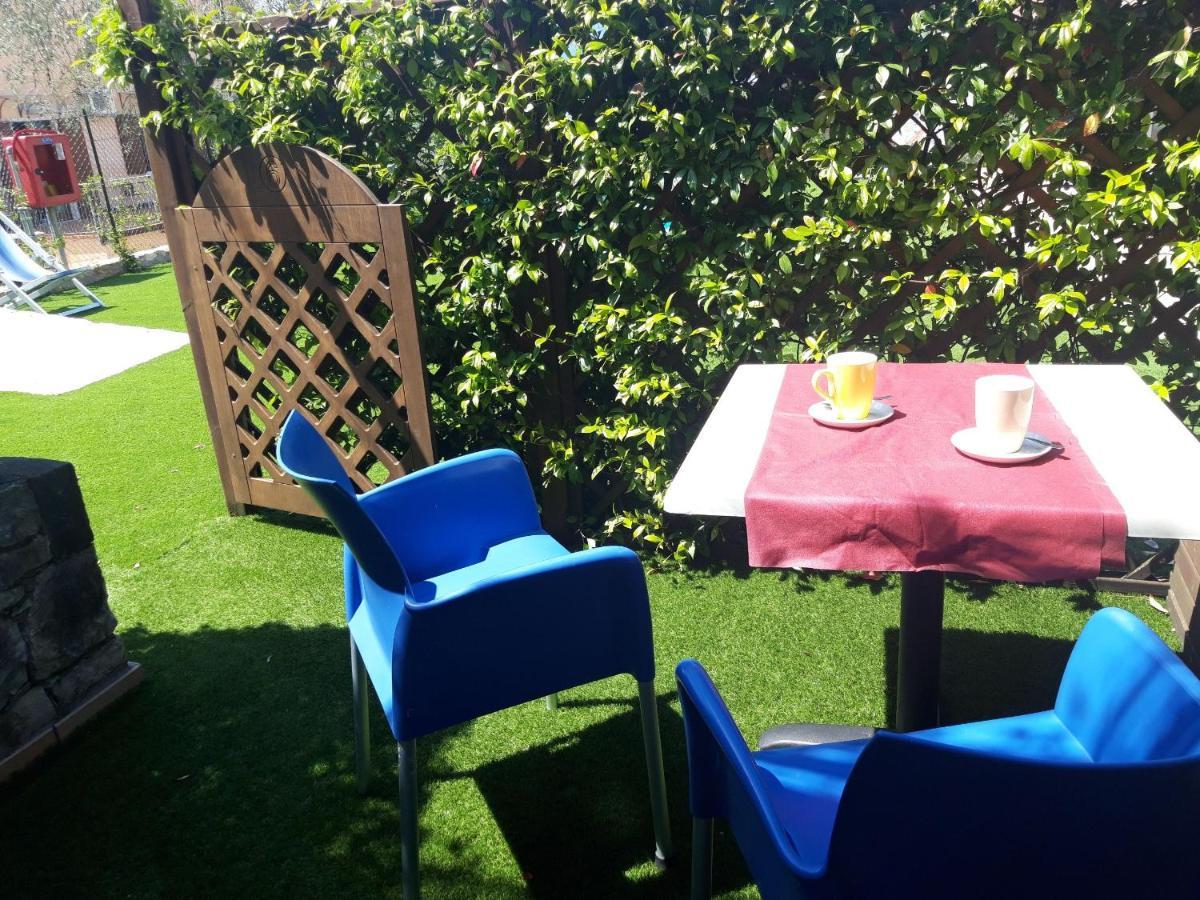 Residence Rosemary Brenzone sul Garda Esterno foto