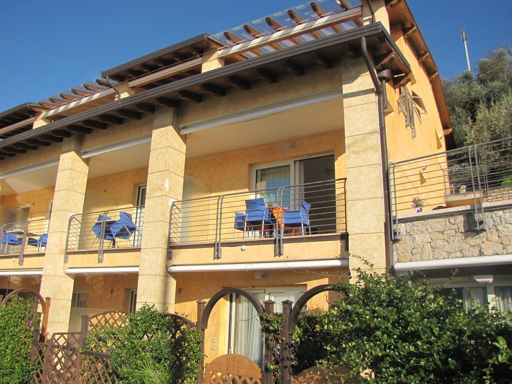 Residence Rosemary Brenzone sul Garda Esterno foto