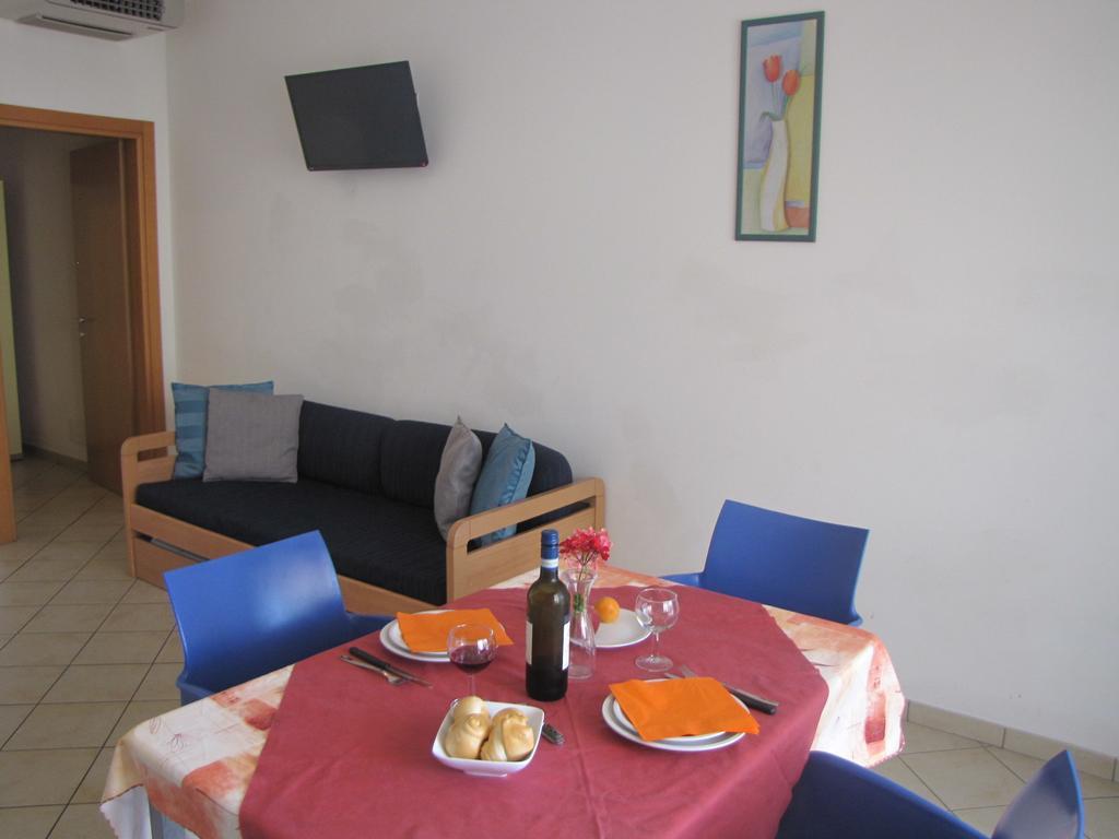 Residence Rosemary Brenzone sul Garda Esterno foto