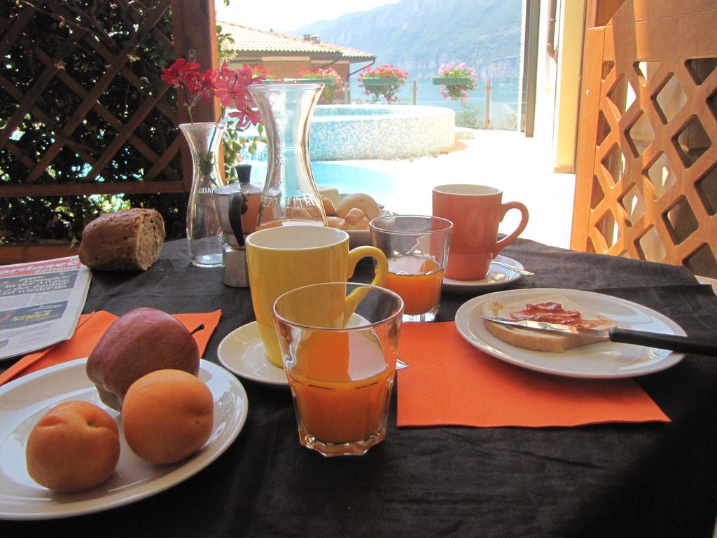 Residence Rosemary Brenzone sul Garda Esterno foto