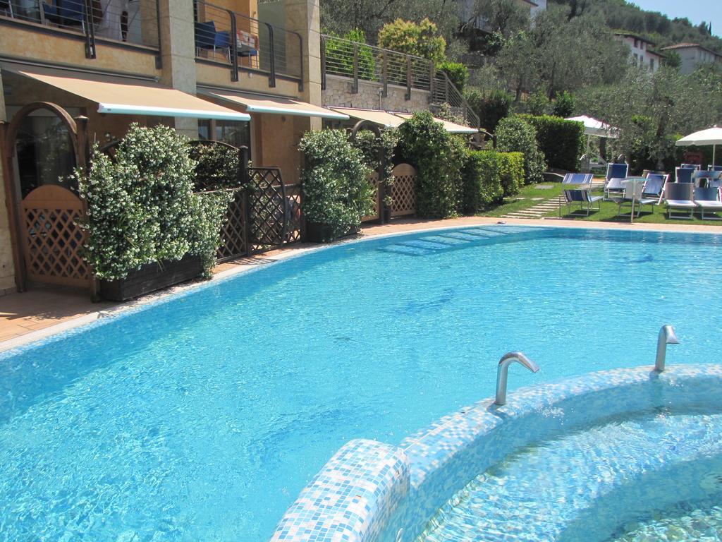 Residence Rosemary Brenzone sul Garda Esterno foto