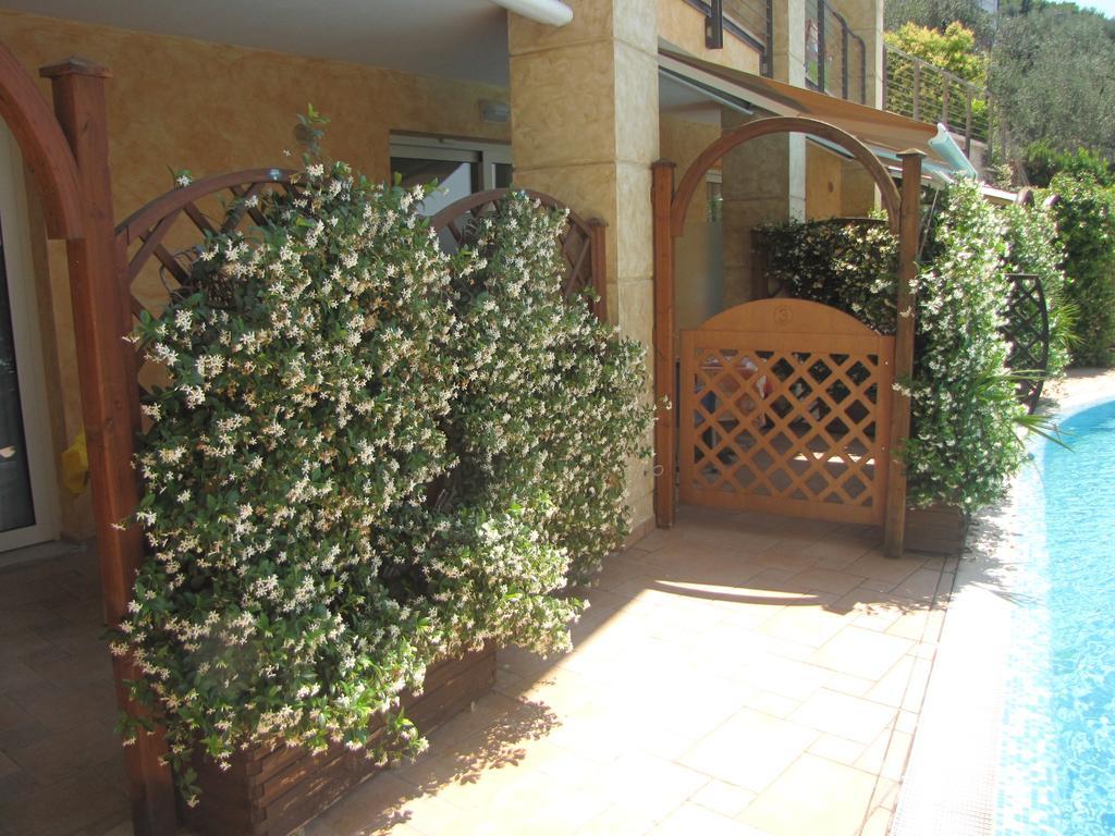 Residence Rosemary Brenzone sul Garda Esterno foto